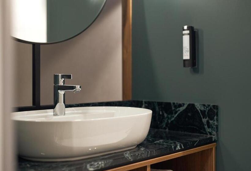 Standard Room Adapted for people with reduced mobility, Met Hotel Amsterdam