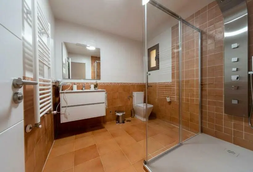 اتاق لوکس با بالکن, Vizcainos Home Away