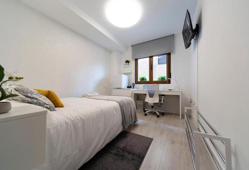 标准间, Vizcainos Home Away