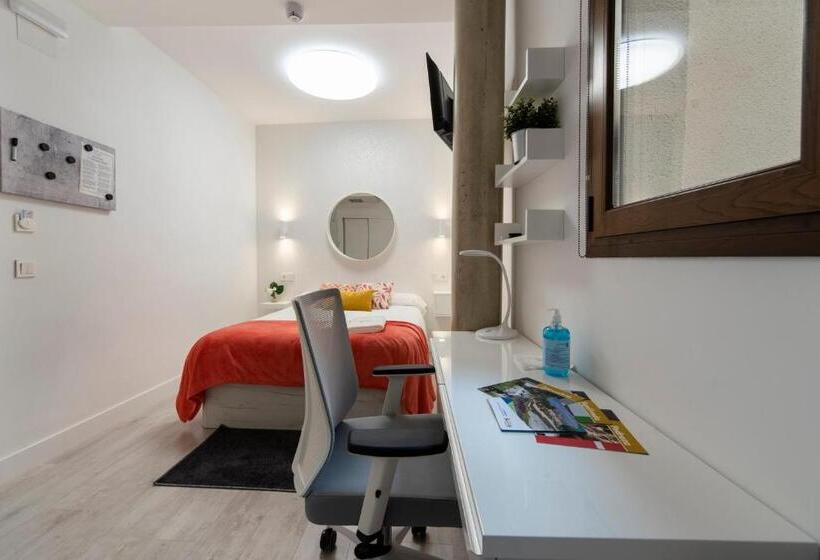 标准间, Vizcainos Home Away