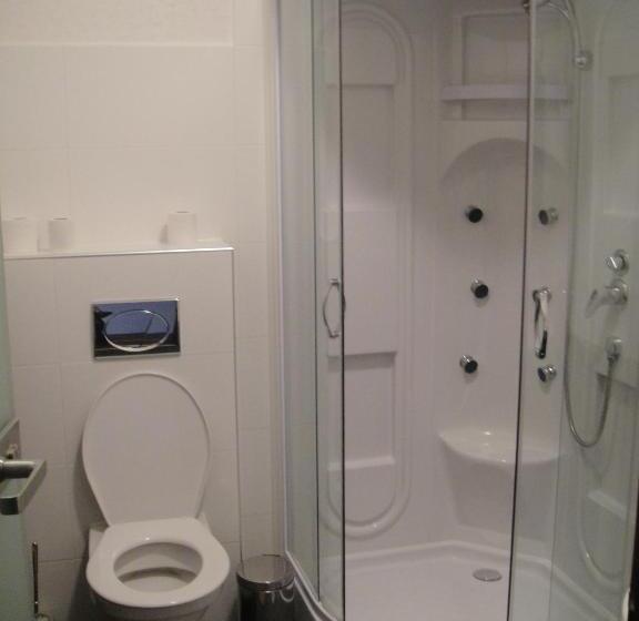 غرفة قياسية ثلاثية, Sághegy Fogadó és Panzió