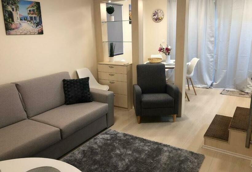 1 Bedroom Apartment Lake View, Beachfront Studio Apartman