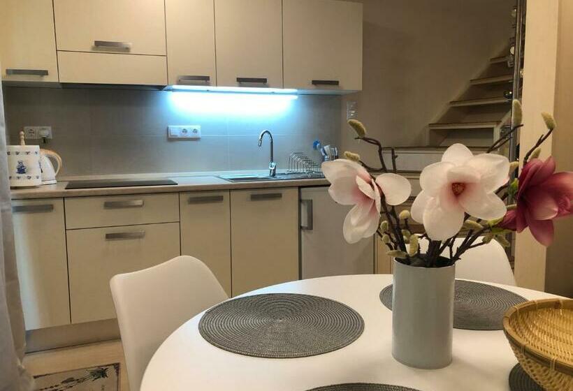 1 Bedroom Apartment Lake View, Beachfront Studio Apartman