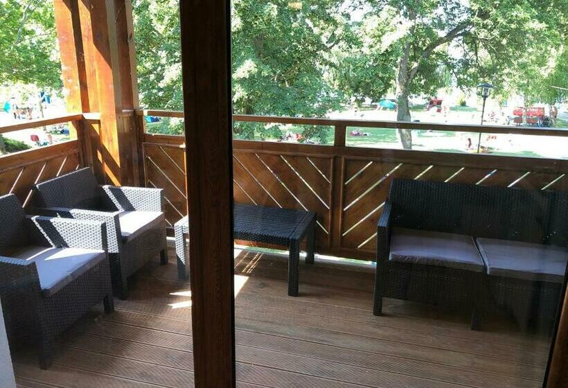 1 Bedroom Apartment Lake View, Beachfront Studio Apartman