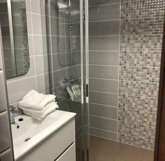 1 Bedroom Apartment Lake View, Beachfront Studio Apartman