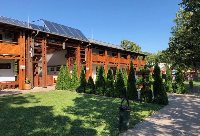 1 Bedroom Apartment Lake View, Beachfront Studio Apartman