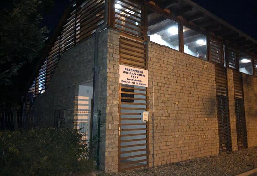 1 Bedroom Apartment Lake View, Beachfront Studio Apartman