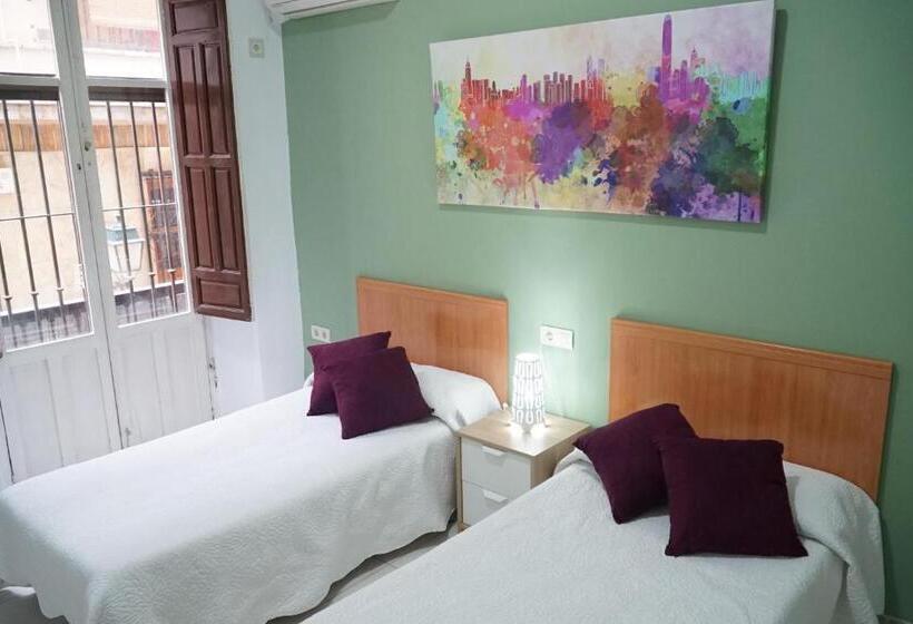 اتاق استاندارد با سرویس بهداشتی مشترک, Antares