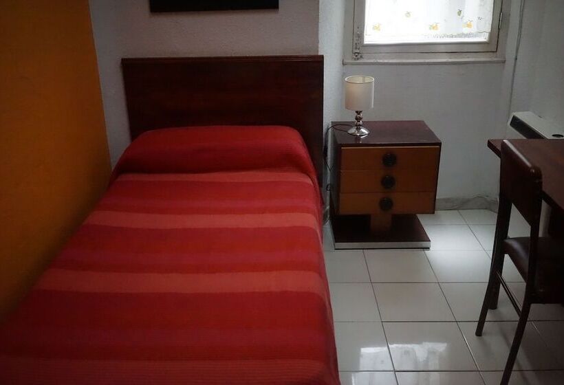 اتاق استاندارد یک تخته با سرویس بهداشتی مشترک, Antares