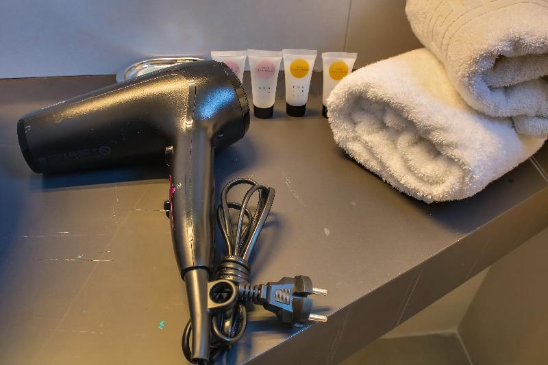 スタンダードルーム, Alexis