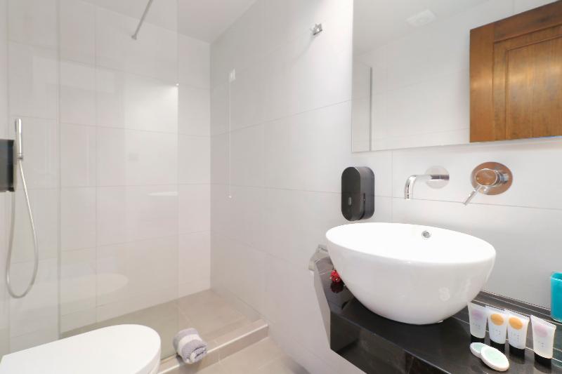 スタンダードルーム, Alexis