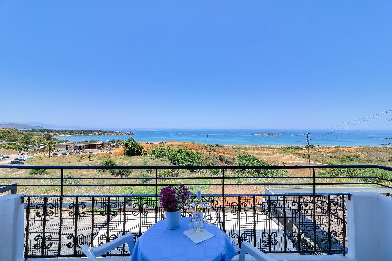 オーシャンビュースタンダードルーム, Alexis