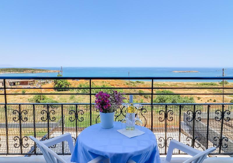 オーシャンビュースタンダードルーム, Alexis