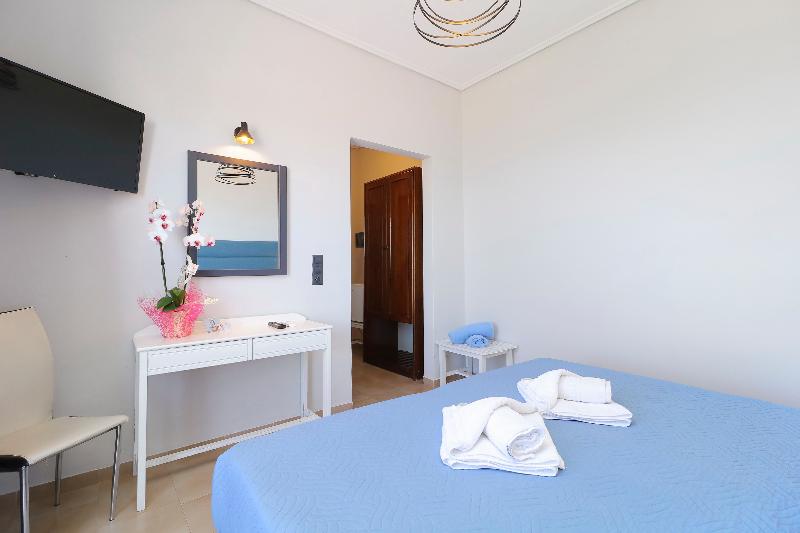 サイドオーシャンビュースタンダードルーム, Alexis