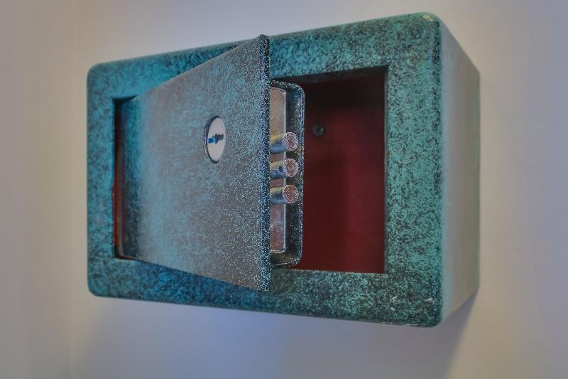 スタンダードルーム, Alexis