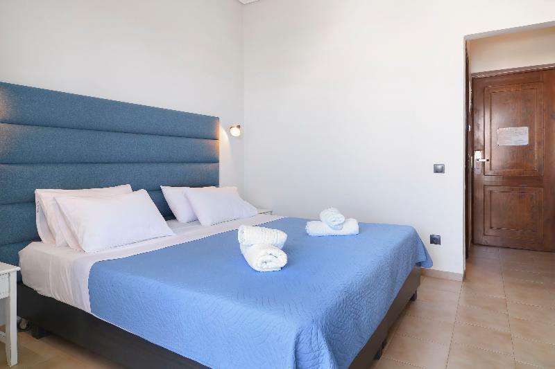 サイドオーシャンビュースタンダードルーム, Alexis