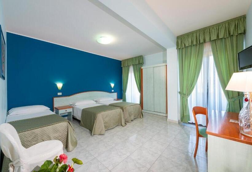 غرفة قياسية ثلاثية, Atlantis Palace