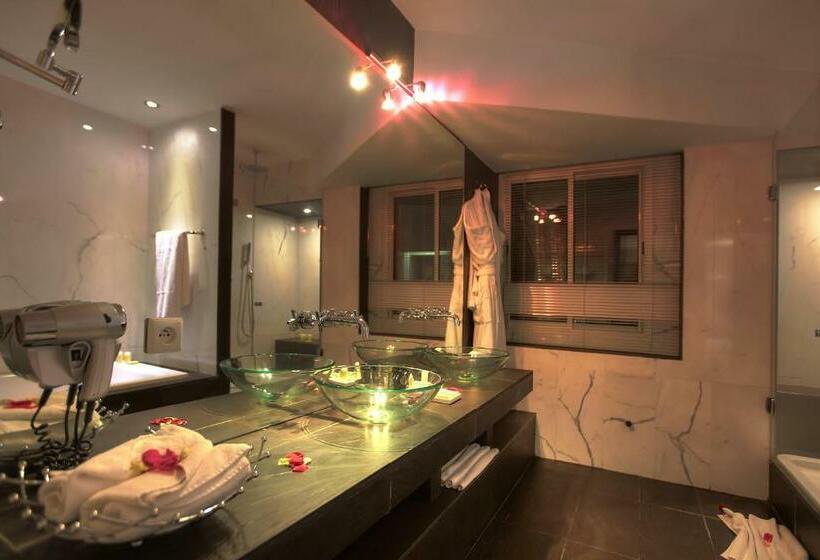 اتاق لوکس, Bab