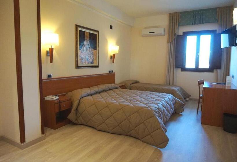 Номер Стандарт Трехместный, Bel Sito Hotel Due Torri