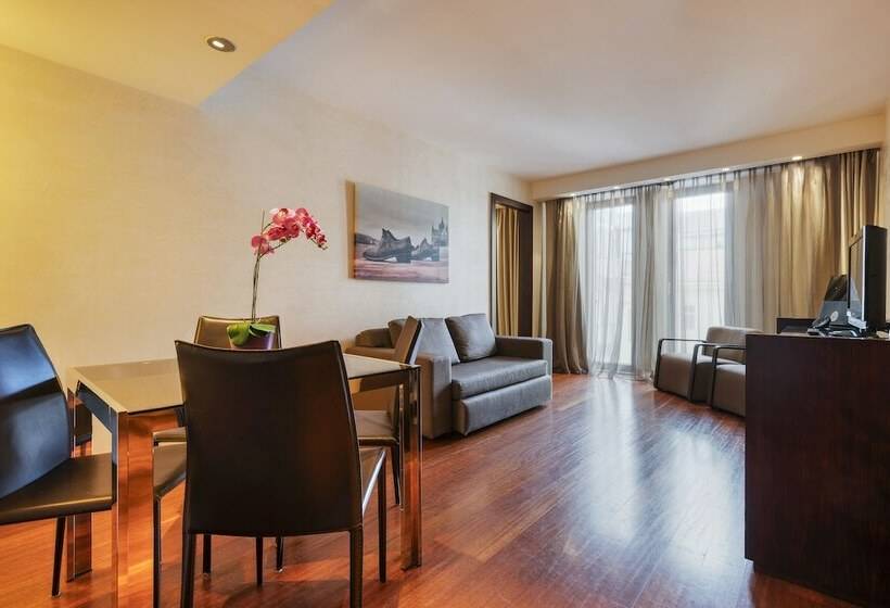 جناح جونيور, Exe Budapest Center