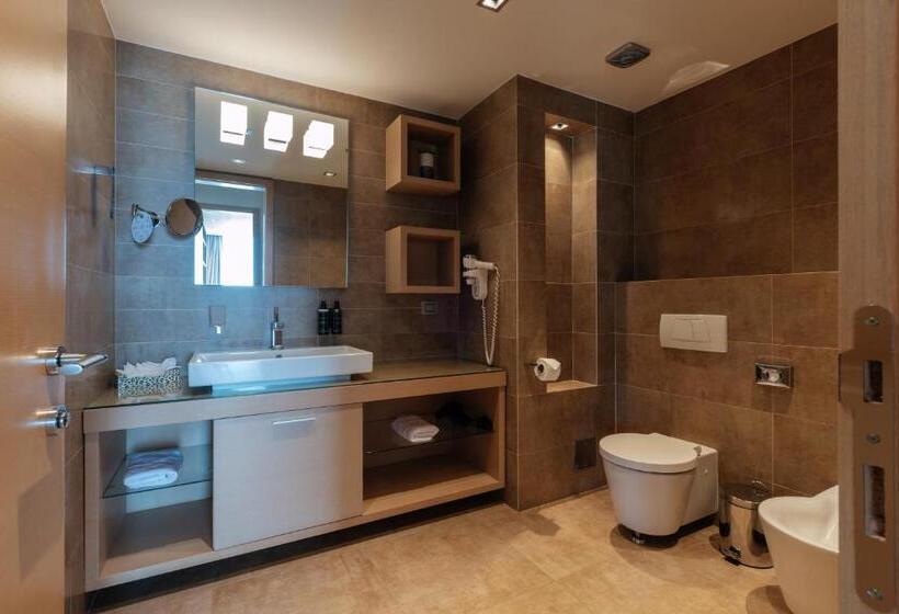 سوییت با چشمانداز دریا, Eurostars Queen Of Montenegro