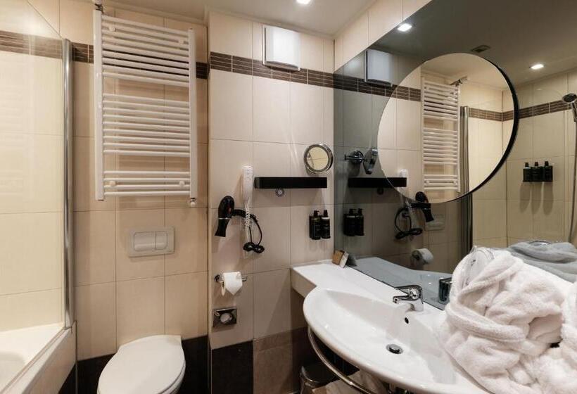 اتاق لوکس با بالکن, Eurostars Queen Of Montenegro