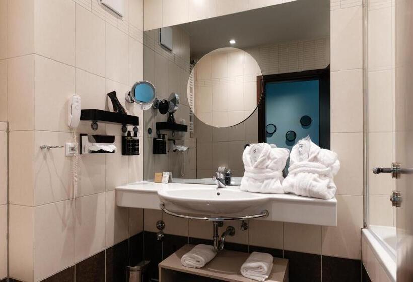 اتاق لوکس با بالکن, Eurostars Queen Of Montenegro