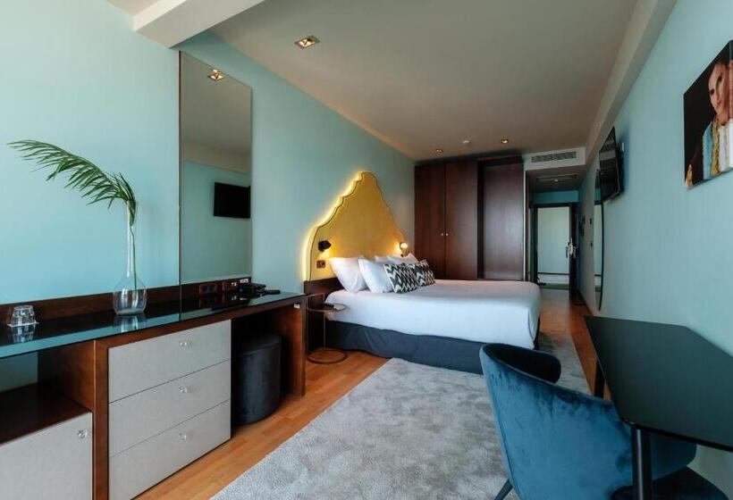 اتاق لوکس با بالکن و چشمانداز دریا, Eurostars Queen Of Montenegro