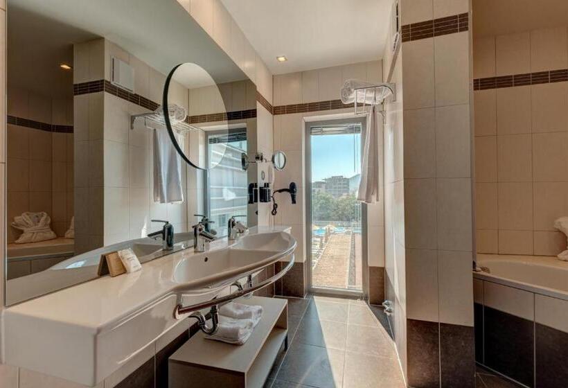 سوئیت جونیور با تراس, Eurostars Queen Of Montenegro