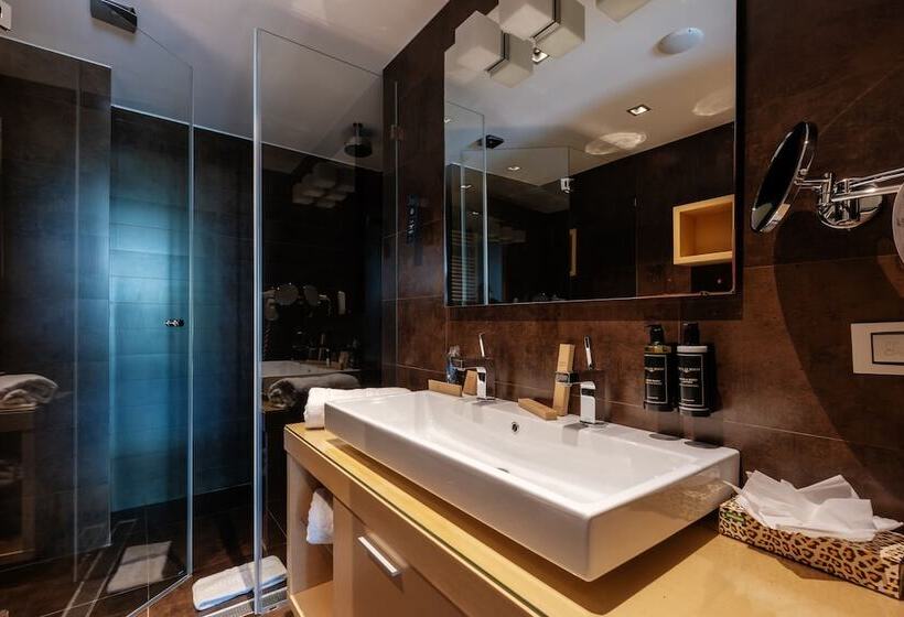 اتاق لوکس با بالکن, Eurostars Queen Of Montenegro