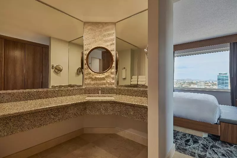 سوئیت با تخت بزرگ, Grand Fiesta Americana Guadalajara Country Club