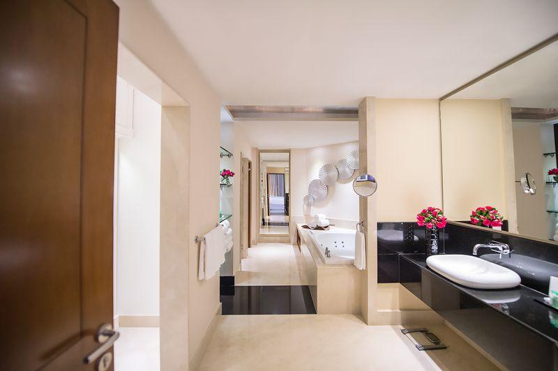 מיטת קינג בסוויטה, Grand Fiesta Americana Guadalajara Country Club