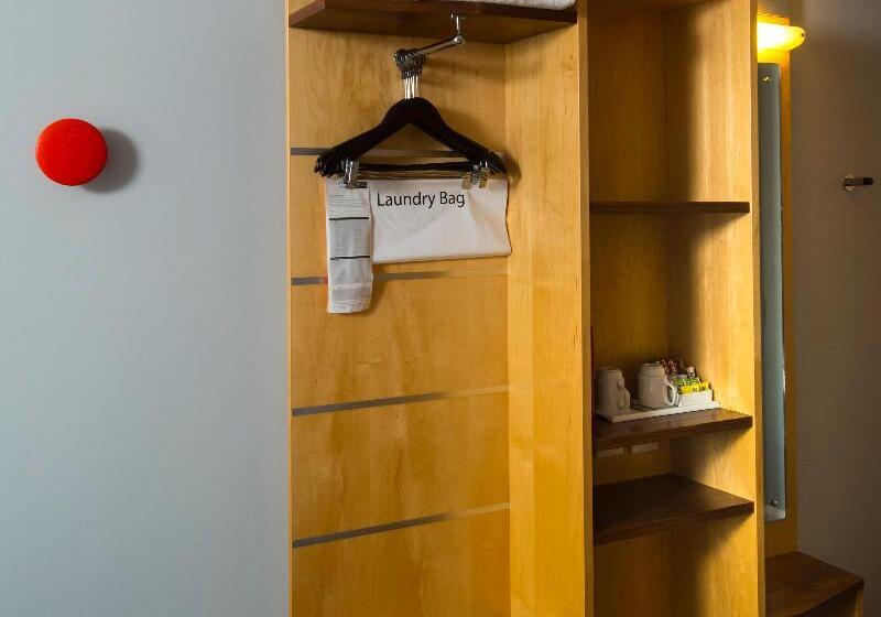 חדר סטנדרט, Holiday Inn Express London Epsom Downs, An Ihg