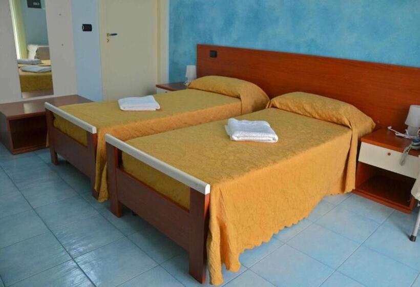 Номер Deluxe, Megaron