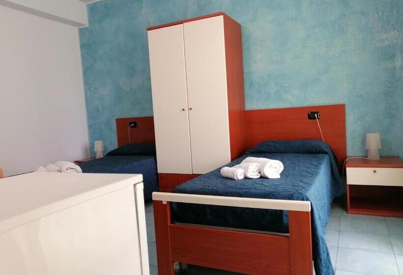 Номер Deluxe, Megaron