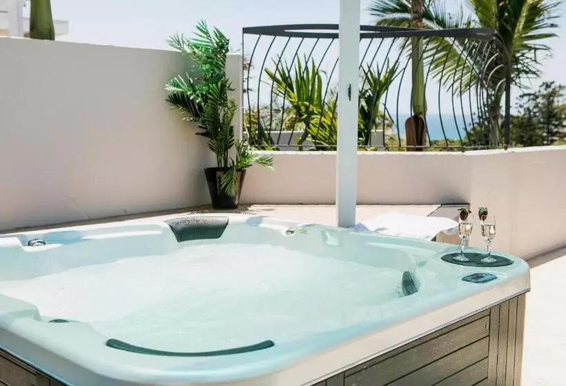 سوئیت پریمیوم, Noosa Blue Resort