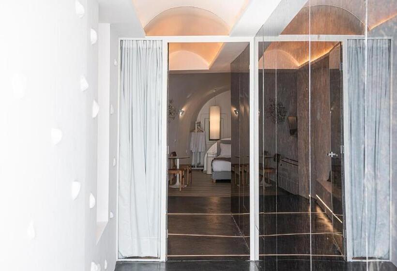 带按摩浴盆的套房, On The Rocks Small Luxury Hotels Of The World