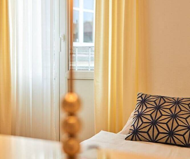 اتاق استاندارد یک تخته با سرویس بهداشتی مشترک, Saint Georges