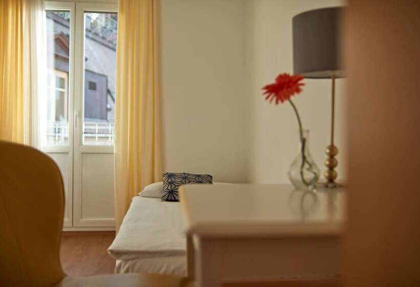 اتاق استاندارد یک تخته با سرویس بهداشتی مشترک, Saint Georges