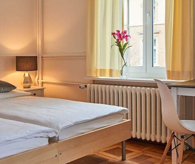 اتاق استاندارد سه تخته با سرویس بهداشتی مشترک, Saint Georges