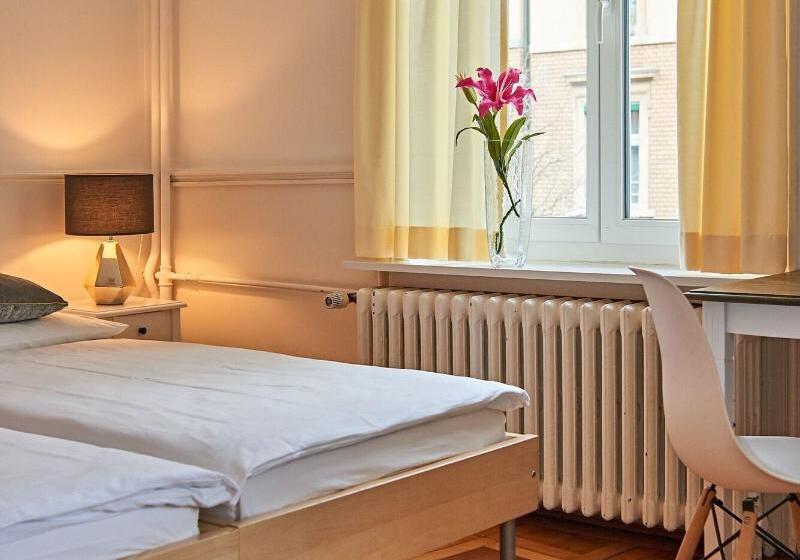 اتاق استاندارد سه تخته با سرویس بهداشتی مشترک, Saint Georges