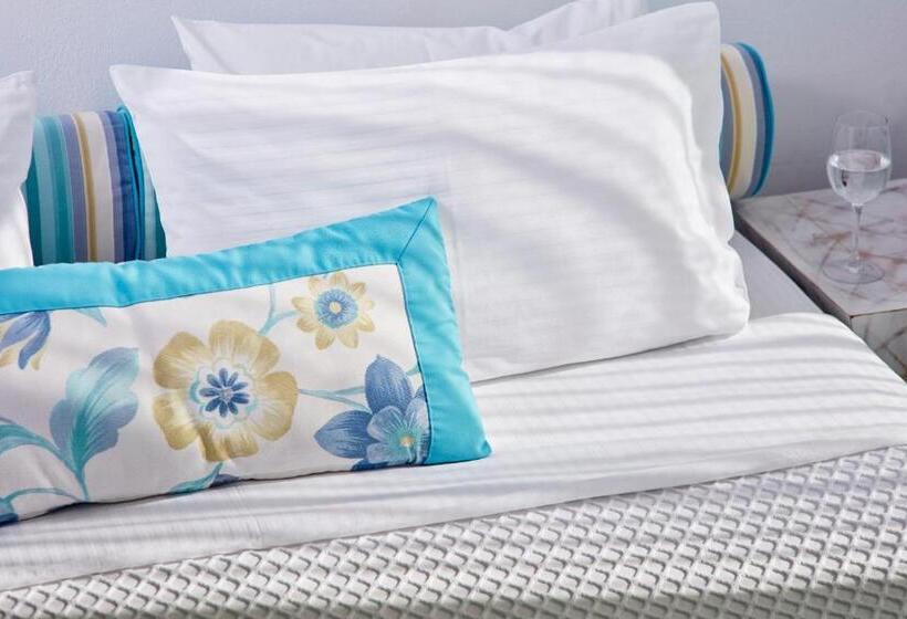 Полулюкс Вид на Море, San Antonio   Small Luxury Hotels Of The World