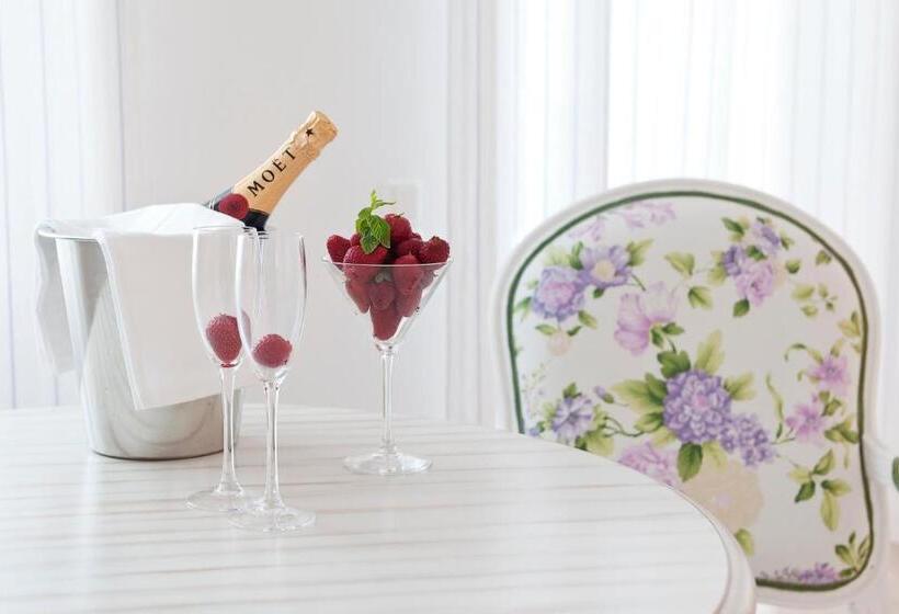 Полулюкс Вид на Море, San Antonio   Small Luxury Hotels Of The World