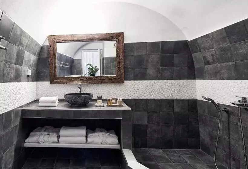سوییت سینیور با چشم‌انداز دریا, San Antonio   Small Luxury Hotels Of The World