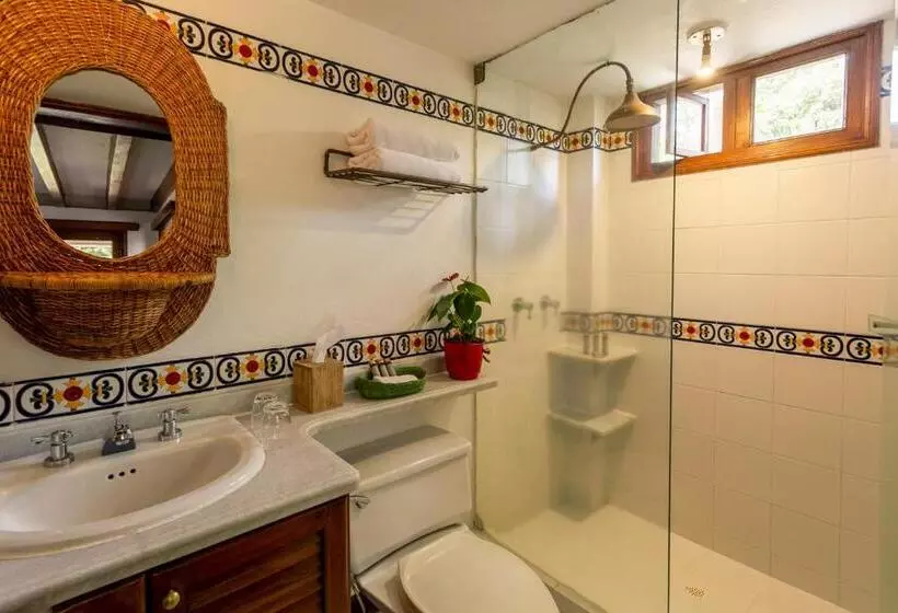 سوییت جونیور, Sazagua Hotel Boutique