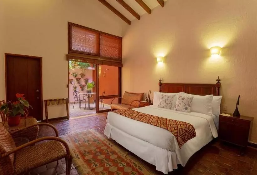 سوییت جونیور, Sazagua Hotel Boutique