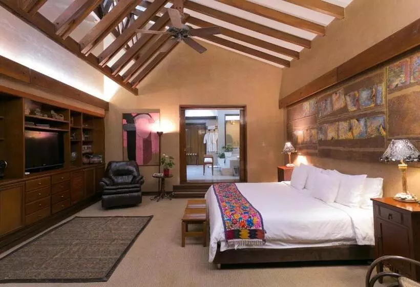 سوئیت پریمیوم, Sazagua Hotel Boutique