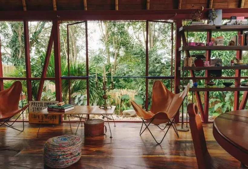 بانگلوی استاندارد, Sazagua Hotel Boutique
