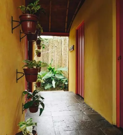 بانگلوی استاندارد, Sazagua Hotel Boutique