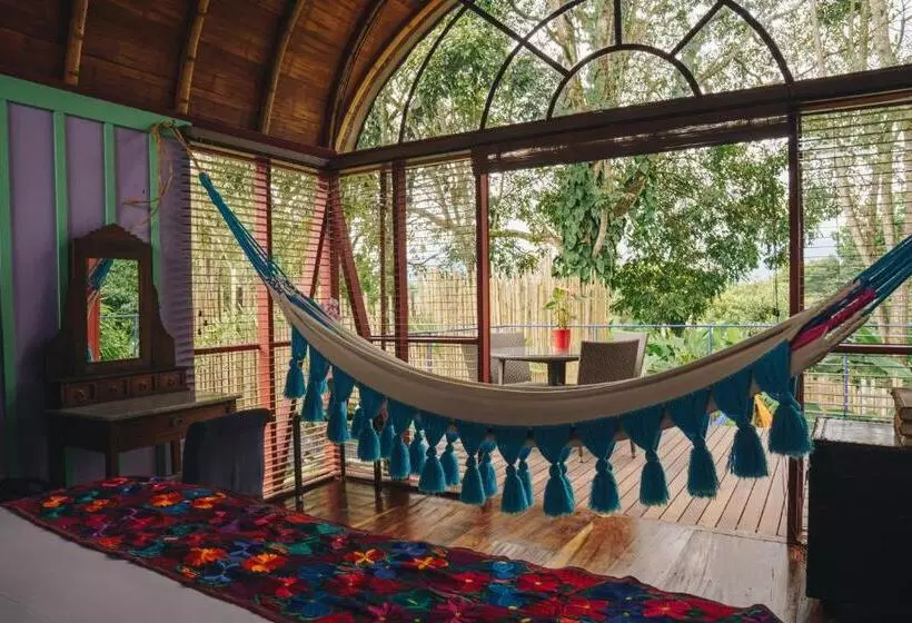 بانگلوی استاندارد, Sazagua Hotel Boutique